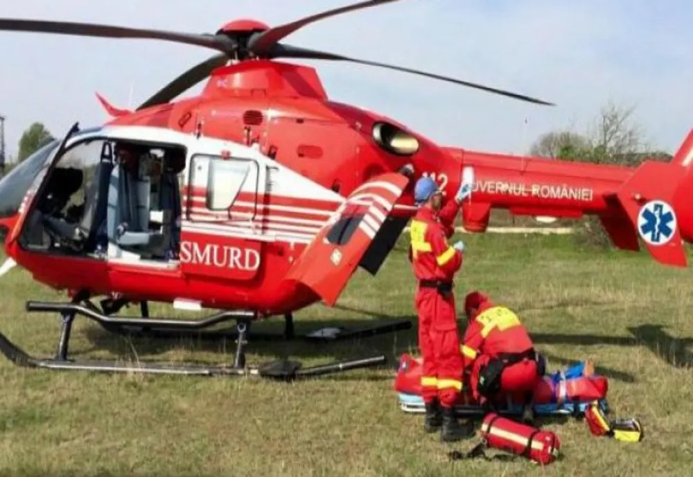 Accident grav.  Și-a băgat familia în spital după ce s-a răsturnat cu mașina