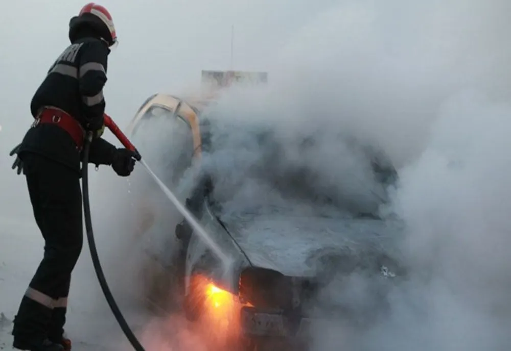 Incendiu autoturism pe varianta Ovidiu