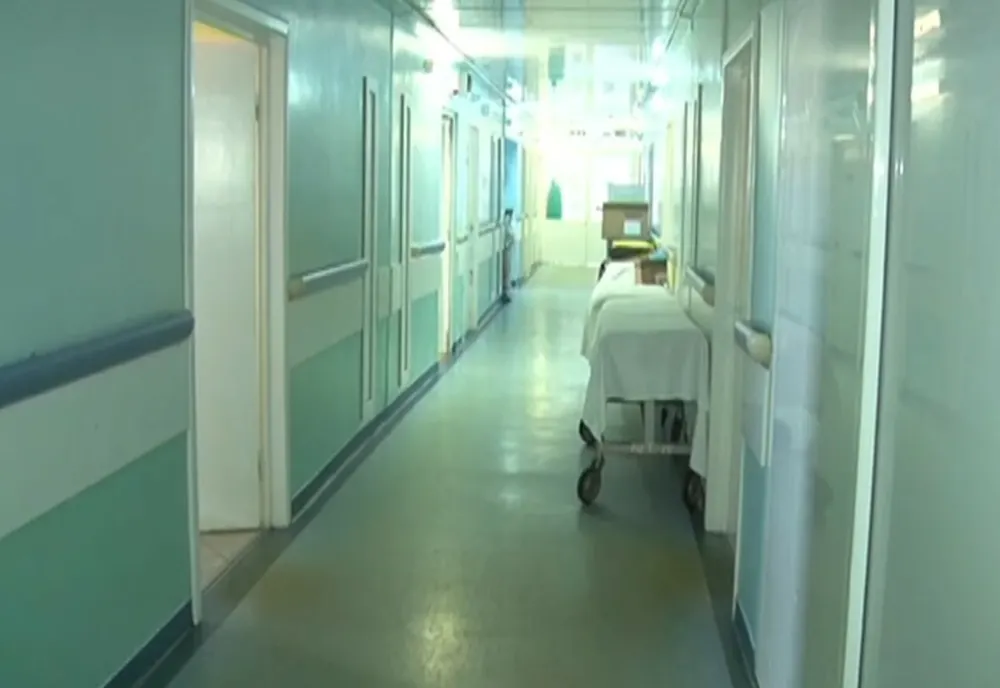 Bătrână lăsată să aștepte 14 ore la urgențe. „Mă așteptam să fie haos, dar e dezastru!”