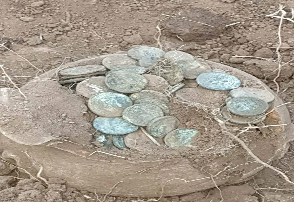 VIDEO FOTO Descoperire arheologică importantă în Constanța: tezaur de monede romane găsit cu detectorul de metale