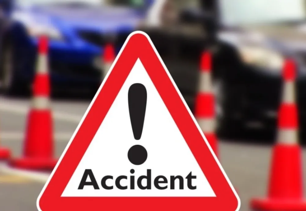 Două autoturisme implicate într-un accident în Valu lui Traian