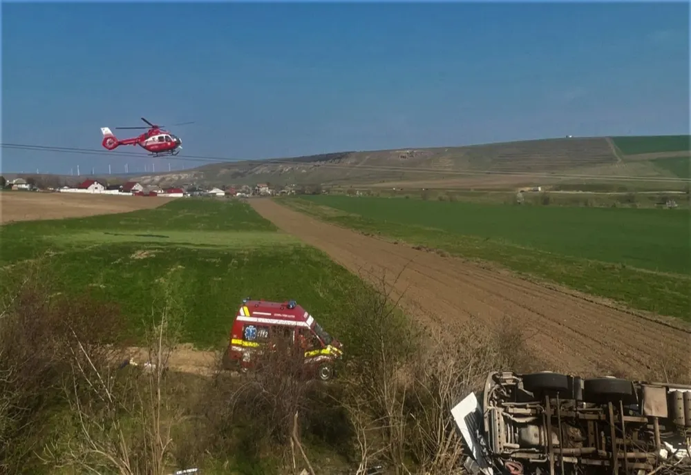 VIDEO Accident grav pe un drum județean din Constanța. Intervine elicopterul SMURD