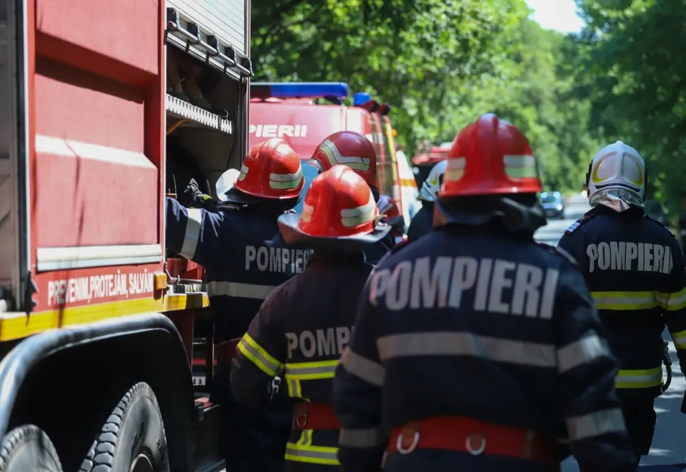Accident grav, mașină răsturnată. Trei persoane rănite, printre care un copil