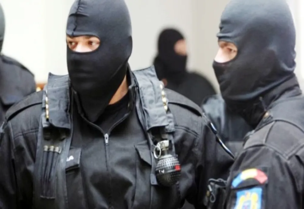 CONFLICT PE STRADĂ APLANAT DE LUPTĂTORII SAS, SOLDAT CU RĂNIREA PRIN ÎNJUNGHIERE A UNUI BĂRBAT