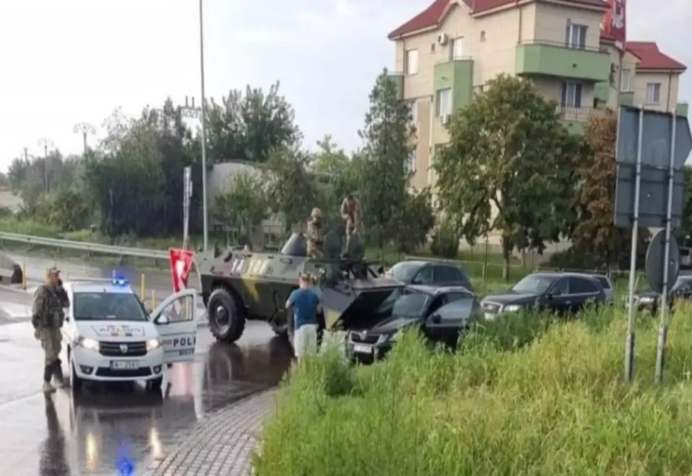 ACCIDENT ÎN LOCALITATEA OVIDIU. UN  TRANSPORTOR BLINDAT (TAB) A FOST IMPLICAT ÎNTR-UN ACCIDENT RUTIER  
