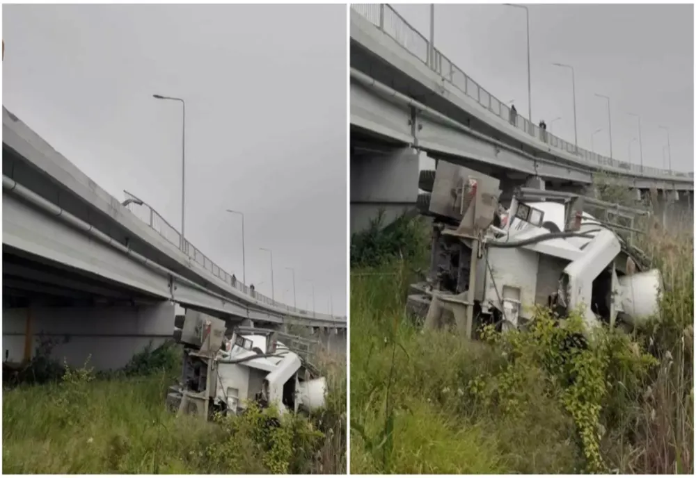 ACCIDENT GRAV LA INTRAREA ÎN PORTUL CONSTANȚA: O BETONIERĂ S-A RĂSTURNAT DE PE PODUL DE LA AGIGEA