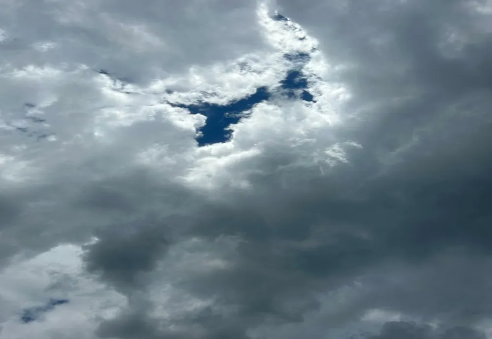 COD GALBEN DE FURTUNI ȘI CANICULĂ: AVERTIZĂRI METEO PENTRU MAI MULTE JUDEȚE DIN ȚARĂ