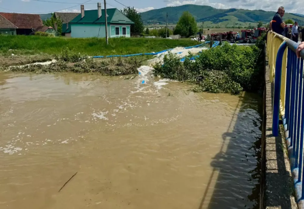 CONSTANȚA, SUB COD ROȘU. PREFECTUL JUDEȚULUI SPUNE CĂ SITUAȚIA ESTE SUB CONTROL, IAR PÂNĂ LA ORA 19, DRUMURILE VOR FI PRACTICABILE 