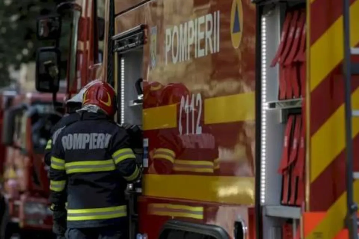 Explozie urmată de incendiu la o fabrică de amidon din Medgidia! Două persoane au suferit arsuri