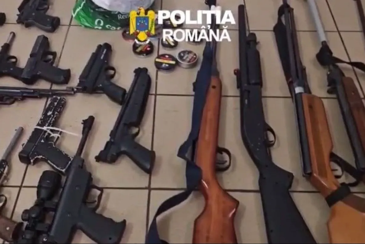 Arme și aproximativ 16.500 de proiectile, descoperite în locuința unui bărbat din Constanța