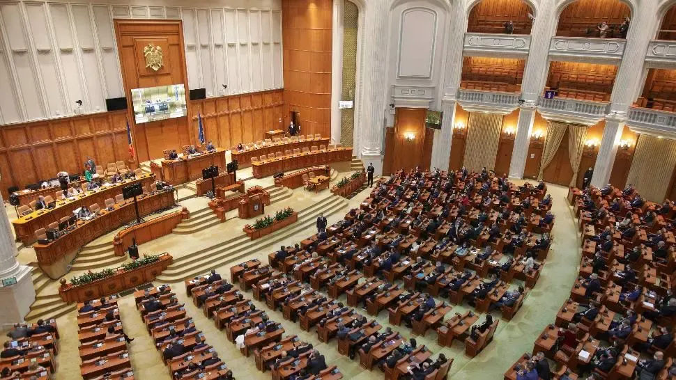 Moțiunea anti‑Bolojan, citită în plenul reunit, în lipsa premierului - LIVE TEXT