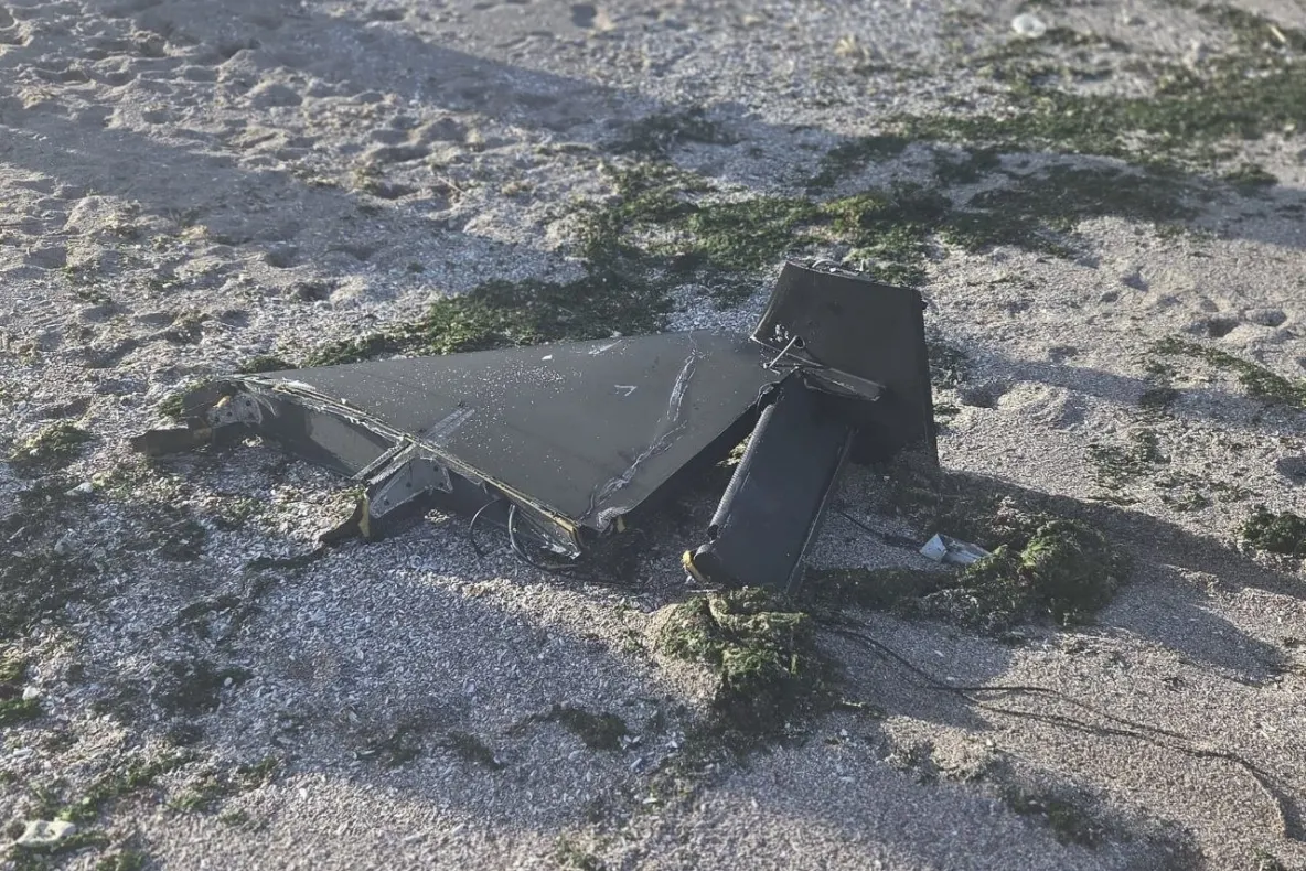 Alertă la Vama Veche după descoperirea unor bucăți de dronă pe plajă