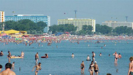 Apa Mării Negre este numai bună de îmbăiere