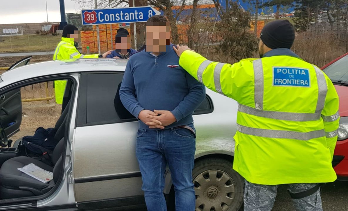 Peste 7.000 de pachete cu țigări de contrabandă, descoperite de polițiștii de frontieră