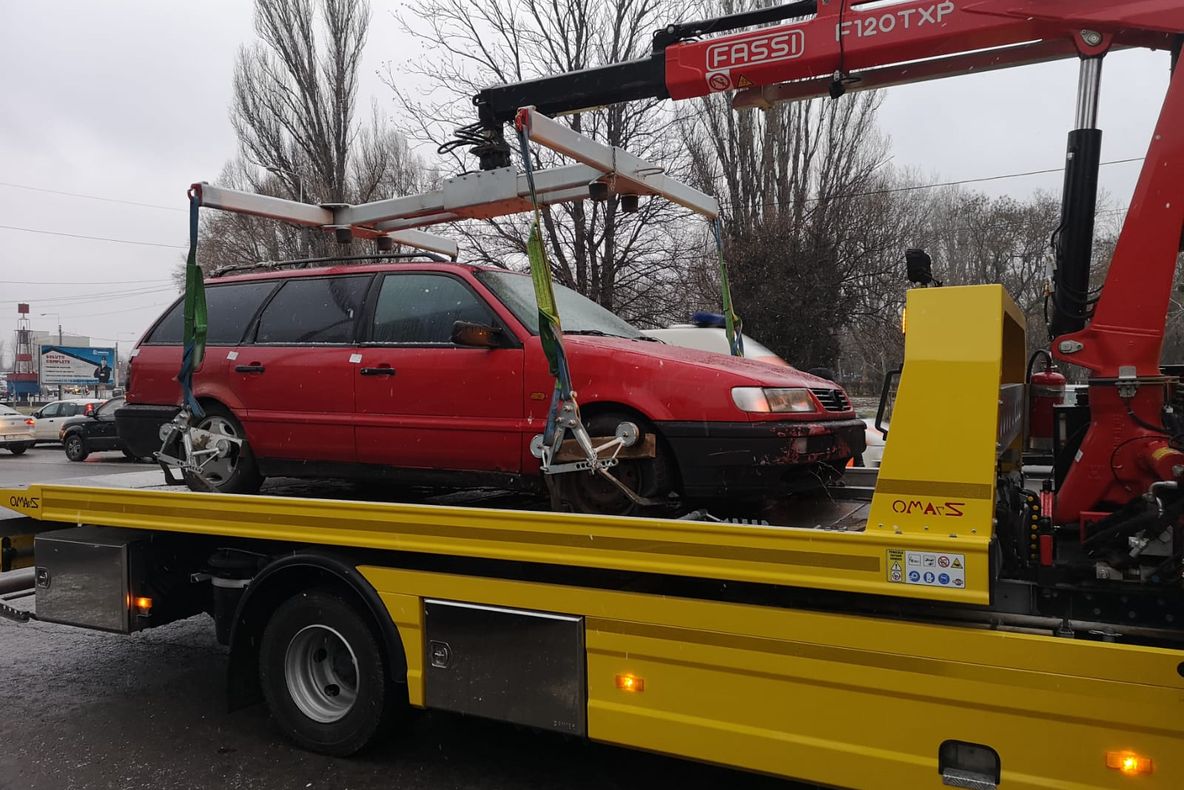 A început campania de ridicare a autovehiculelor abandonate de pe străzile Constanței