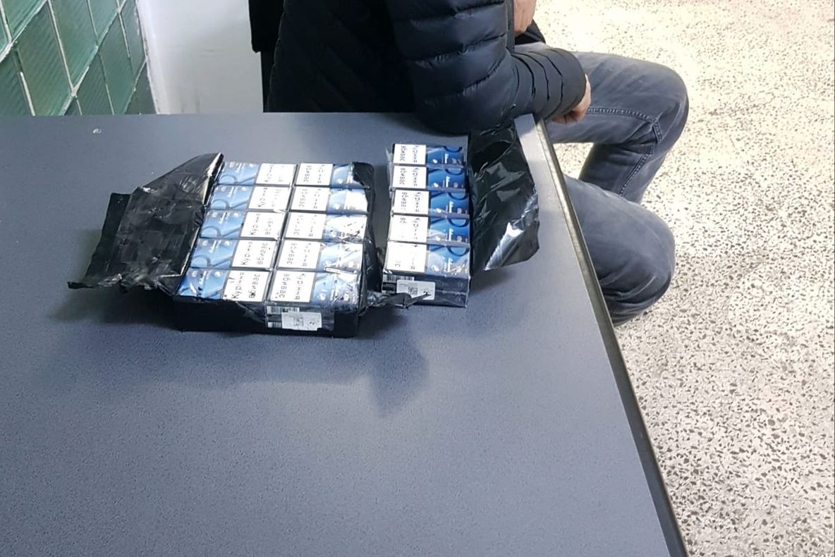 Razie a polițiștilor locali printre contrabandiștii de țigări din piețele constănțene