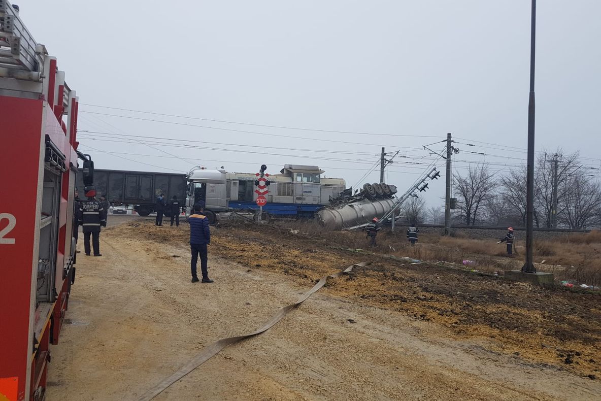 La un pas de tragedie în Portul Constanța: cisternă plină cu 30 de tone de motorină lovită de tren