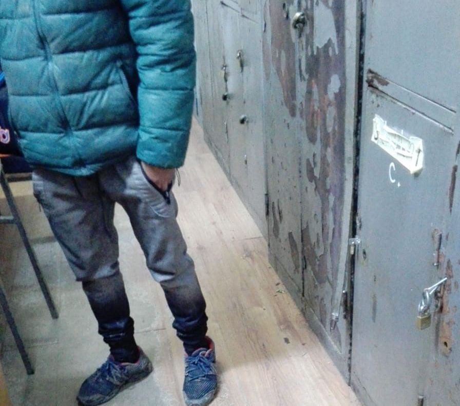 (VIDEO) Doi tineri care au spart un garaj, în Constanța, au fost prinși de polițiștii locali