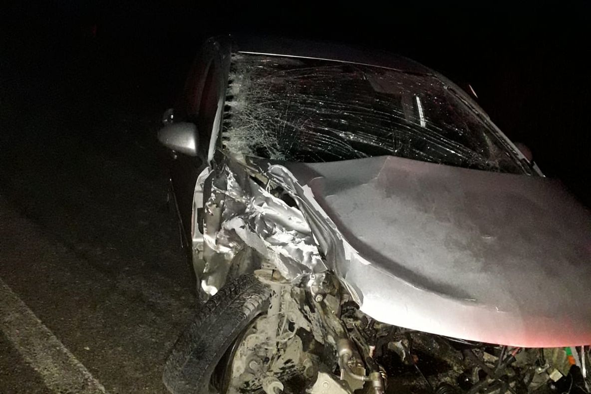 FOTO| Viteza face victime! Un bărbat a fost rănit după ce a pierdut controlul mașinii