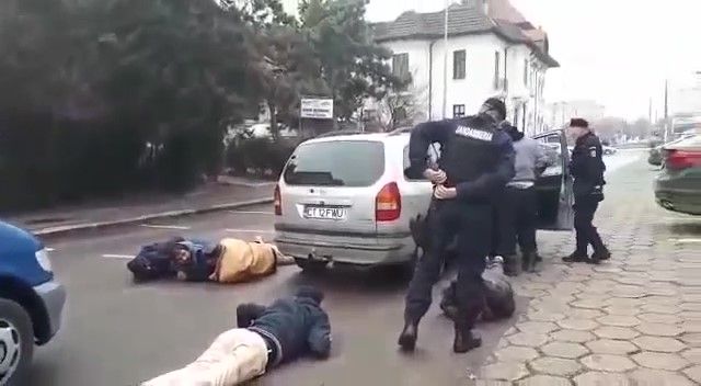 Conflict aplanat de jandarmi în fața Tribunalului din Constanța