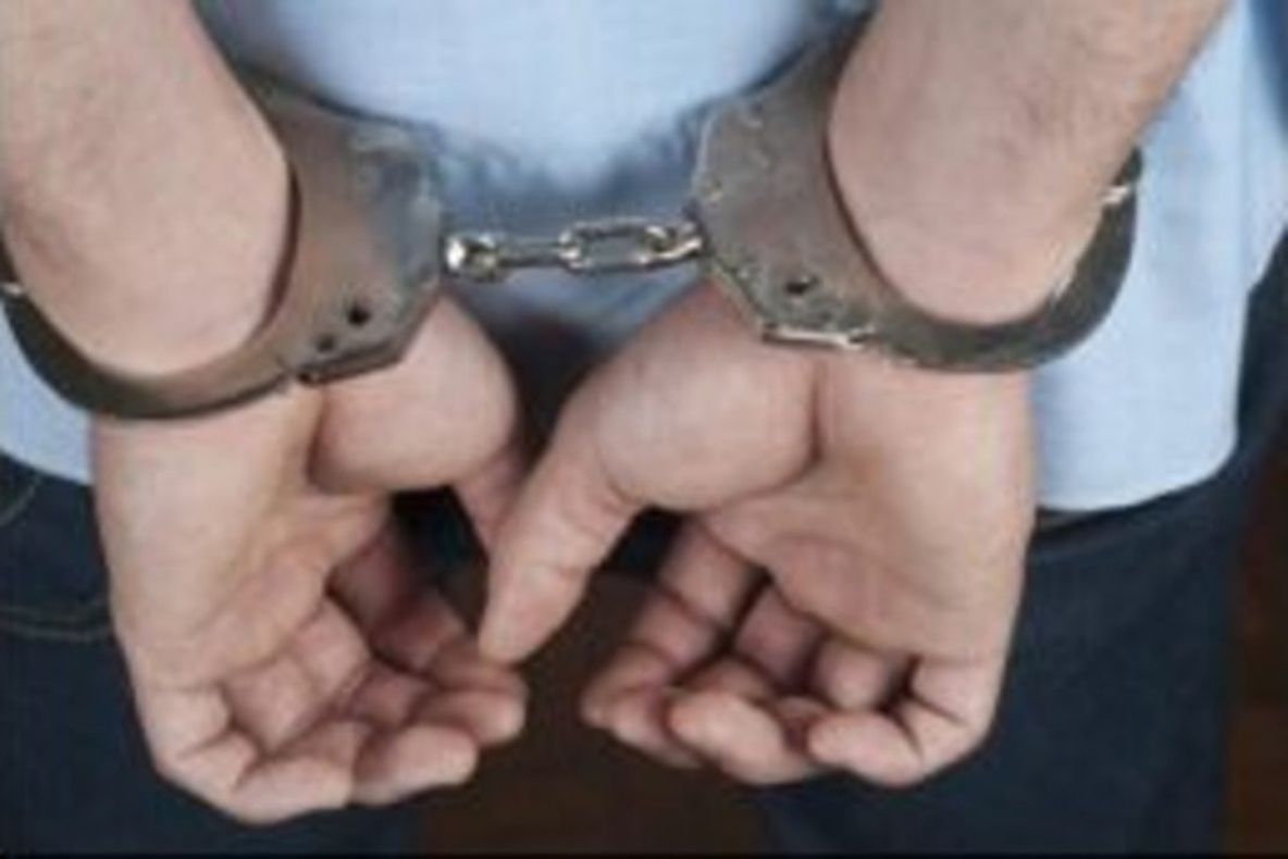 Urmărit internațional pentru viol, escortat de polițiști la Tichilești