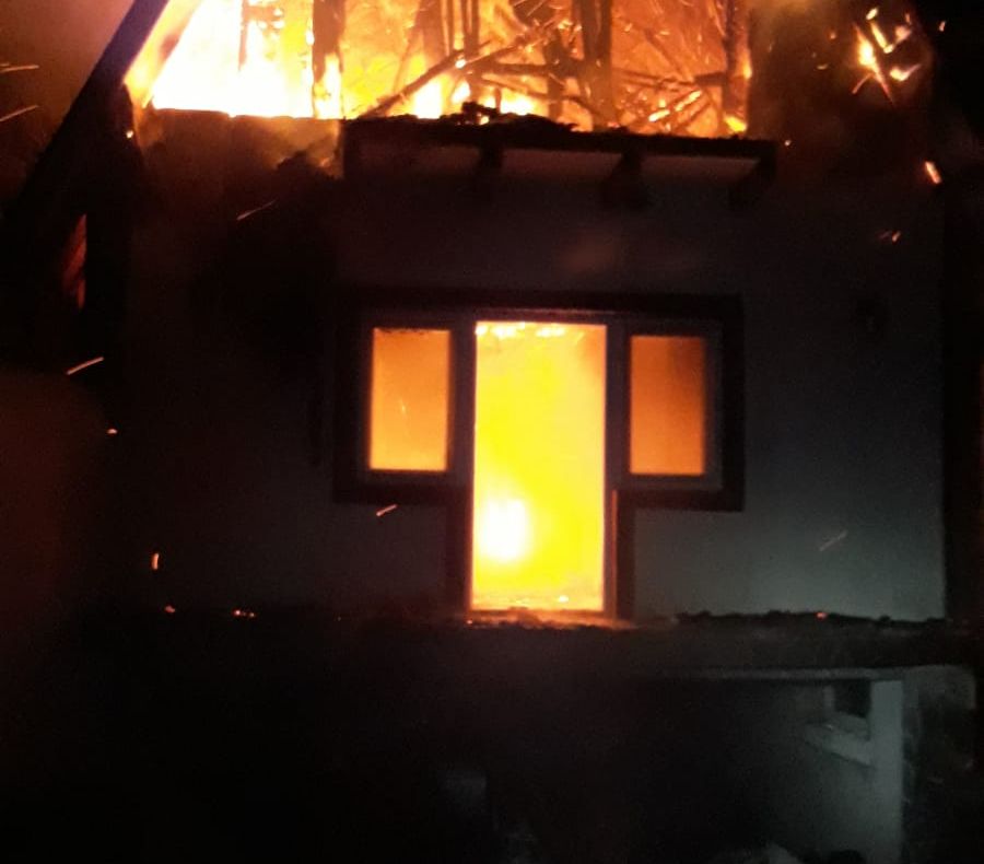 FOTO| Incendiu puternic la Dunăreni.Casă distrusă de flăcări