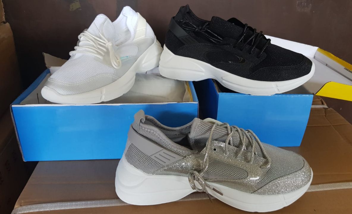 Încălțăminte în valoare de peste 120.000 lei, confiscată în Portul Constanţa Sud Agigea