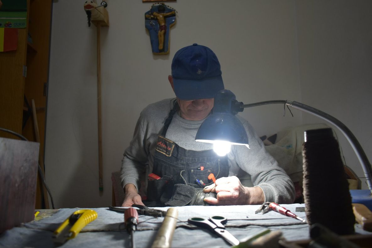 O altfel de poveste dintr-un centru - Nea Encică, omul bun la toate