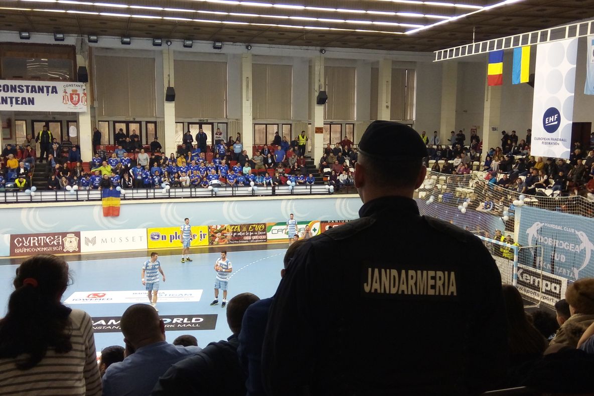 Jandarmii constănțeni merg să-i vadă pe handbaliștii de la AHC Dobrogea Sud