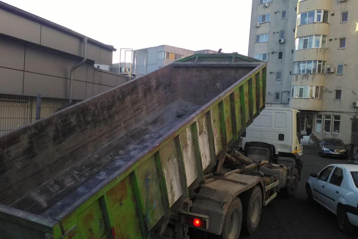 Atenție, constănțeni! Ce faceți cu molozul după renovare și la ce prețuri