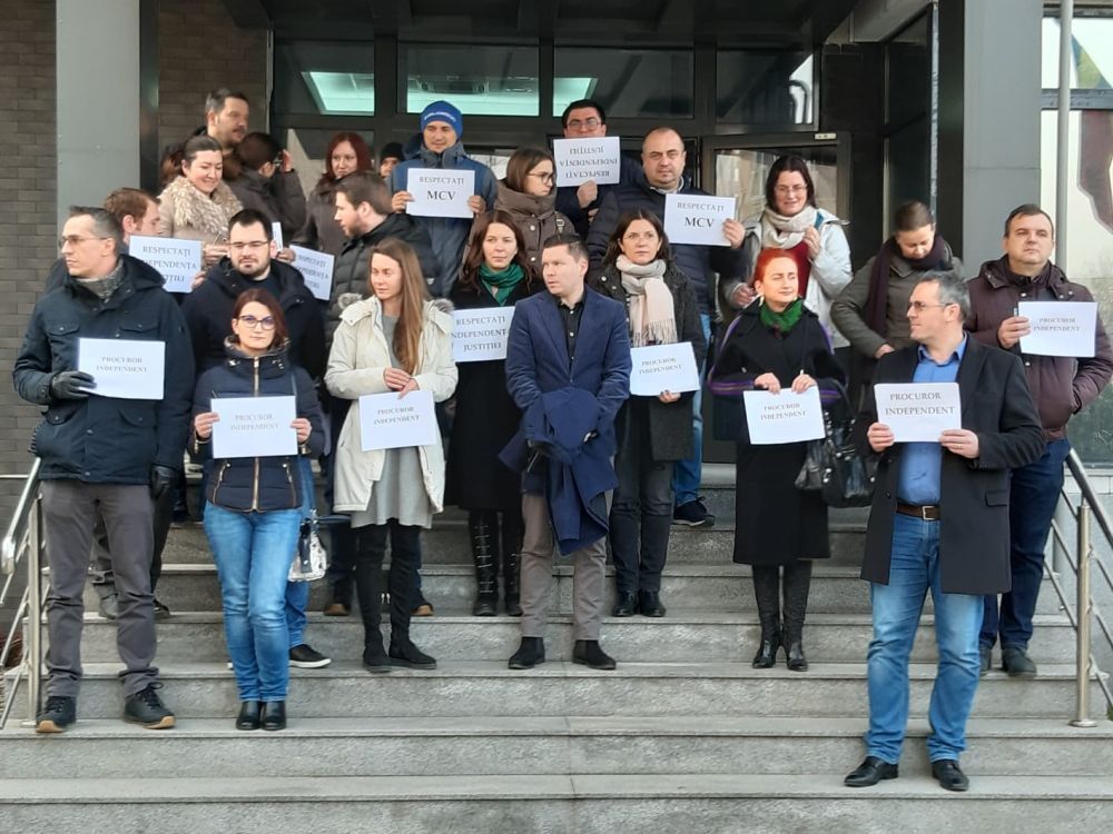 FOTO VIDEO| Constănțenii alături de justiție! Sute de persoane în stradă