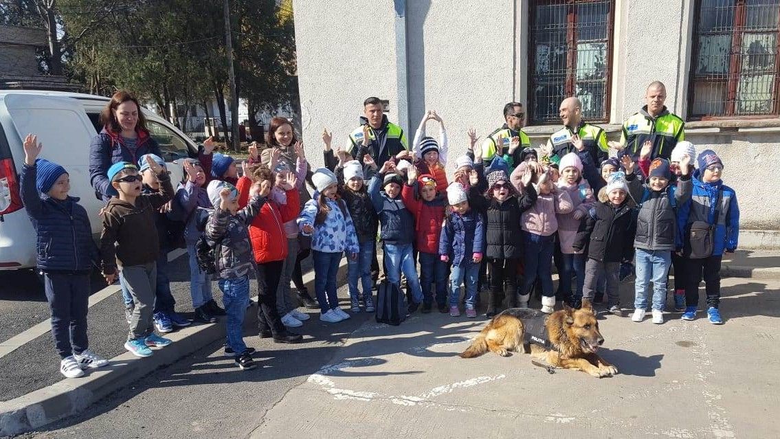 Sute de elevi au vizitat sediul IPJ Constanța cu ocazia Zilelor Porților Deschise