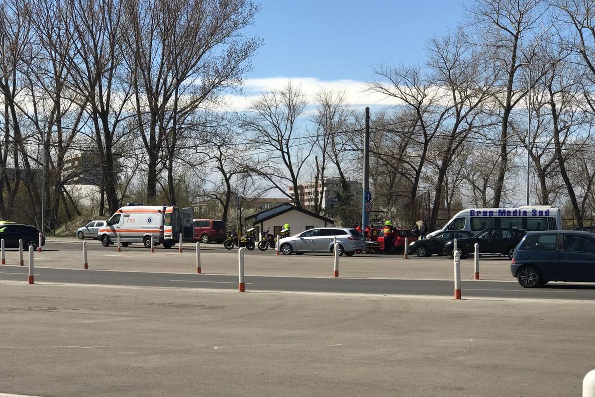 FOTO VIDEO| Microbuz implicat în accident în Mamaia