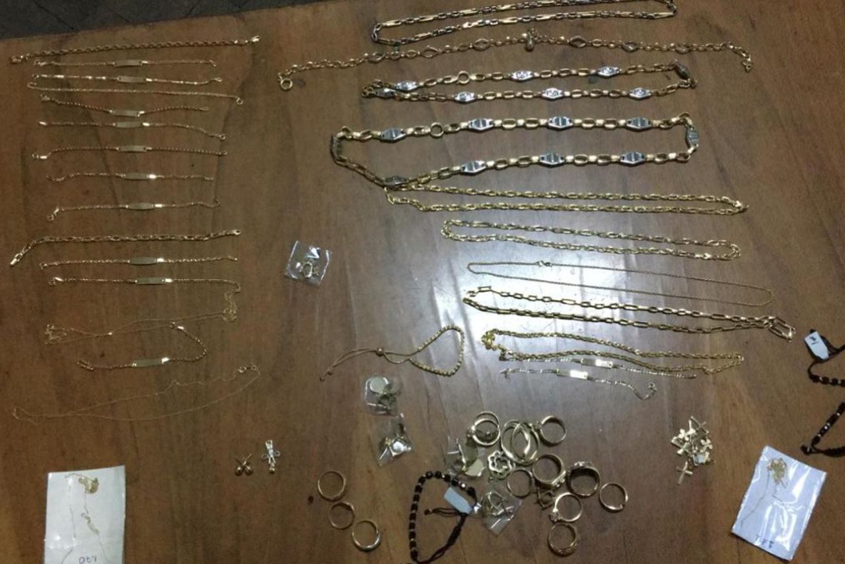  Bijuterii din aur de 37.800 lei, confiscate de polițiștii de frontieră în P.T.F. Vama Veche