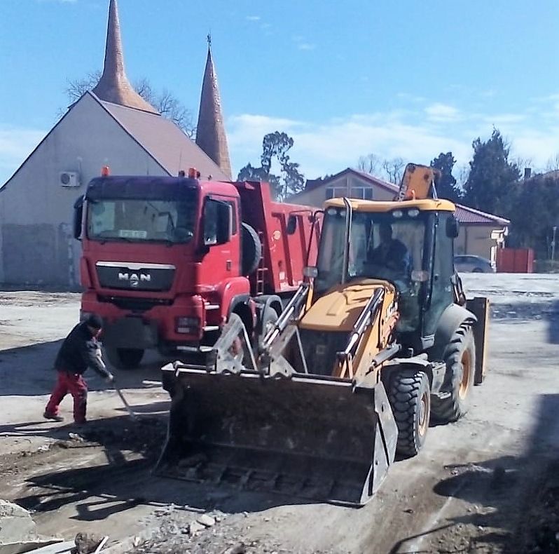 Primăria Mangalia lucrează la parcări, alei pietonale și spații verzi