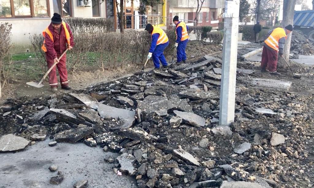 Zilele acestea se repară trotuarele de pe bulevardul Tomis