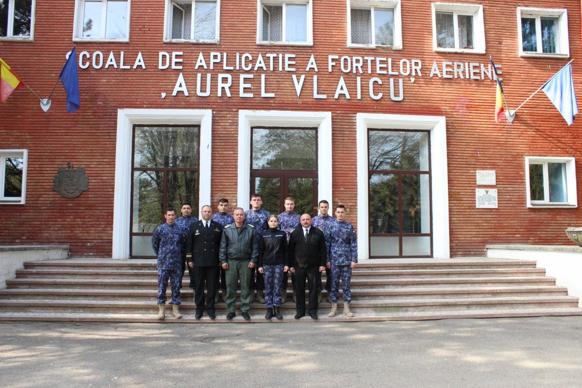 Dialog cu viitorii piloți ai marinei militare