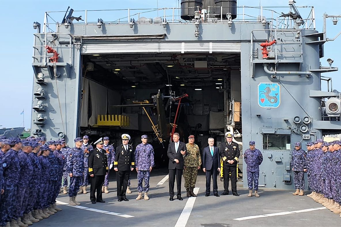 Klaus Iohannis i-a vizitat pe militari la finalul exercițiului „Sea Shield 2019”