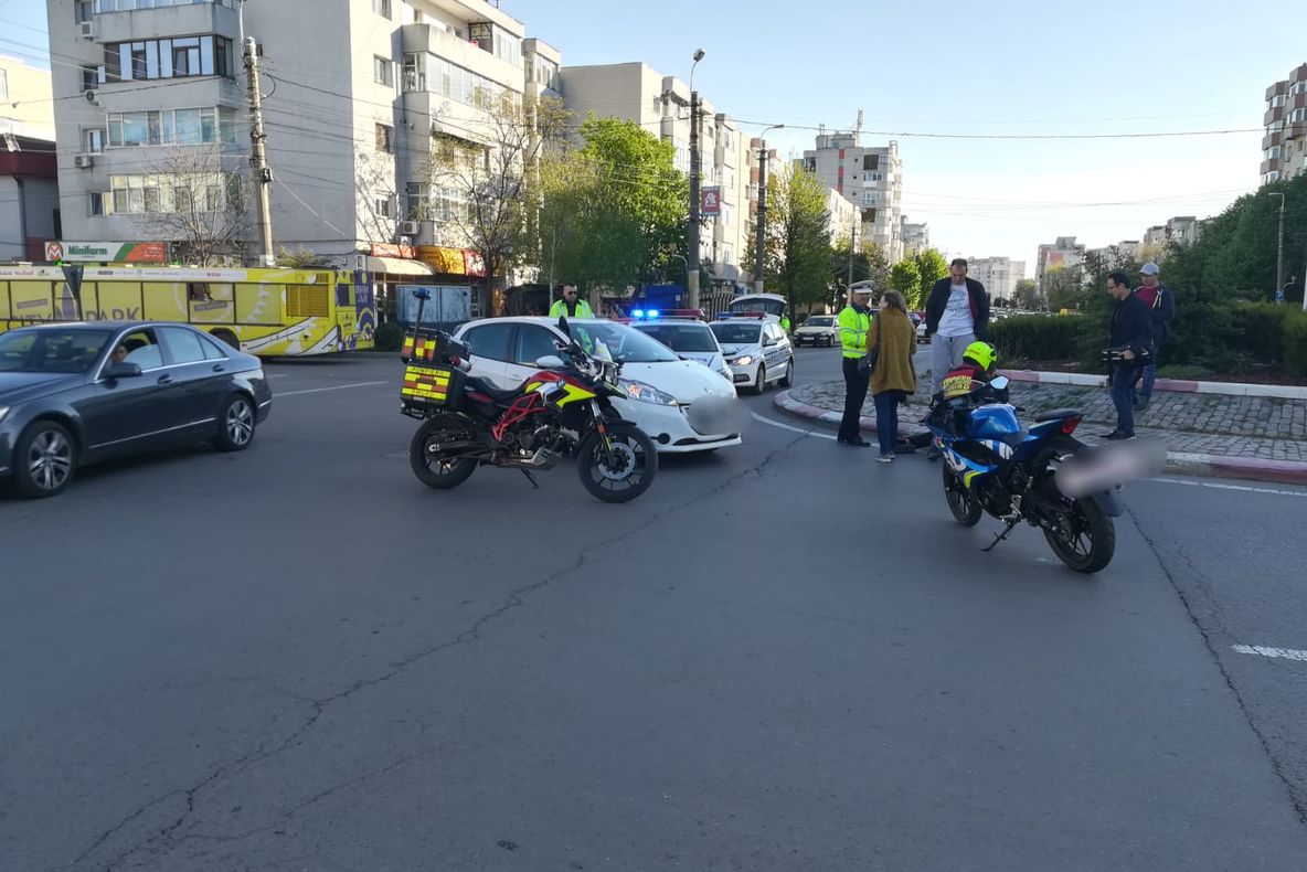 FOTO|Neacordarea de prioritate. Motociclist accidentat pe străzile din Constanța