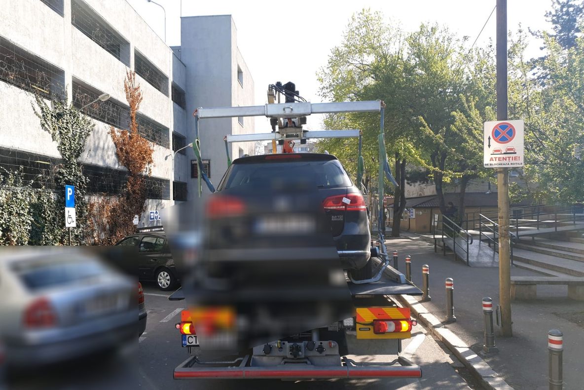 Amenzi uriaşe şi maşini ridicate pentru cei care parchează pe locurile persoanelor cu handicap
