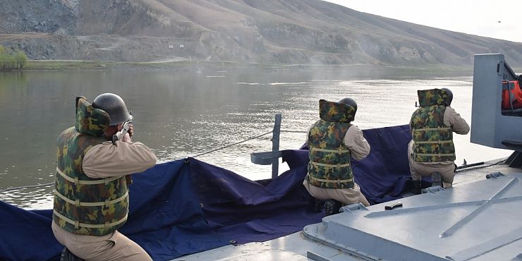 Sute de militari de la flotila fluvială se instruiesc pe Dunăre