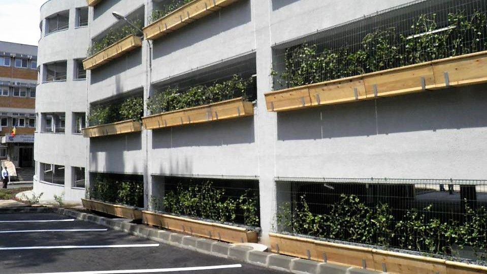 „Parcarea verde“ de la Spitalul Județean intră în reparații