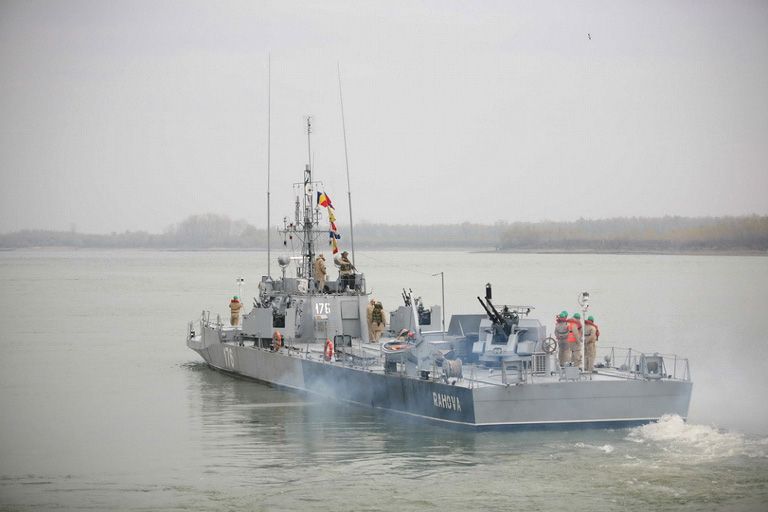 Marș de instrucție pe Dunăre a marinarilor de la Flotila Fluvială