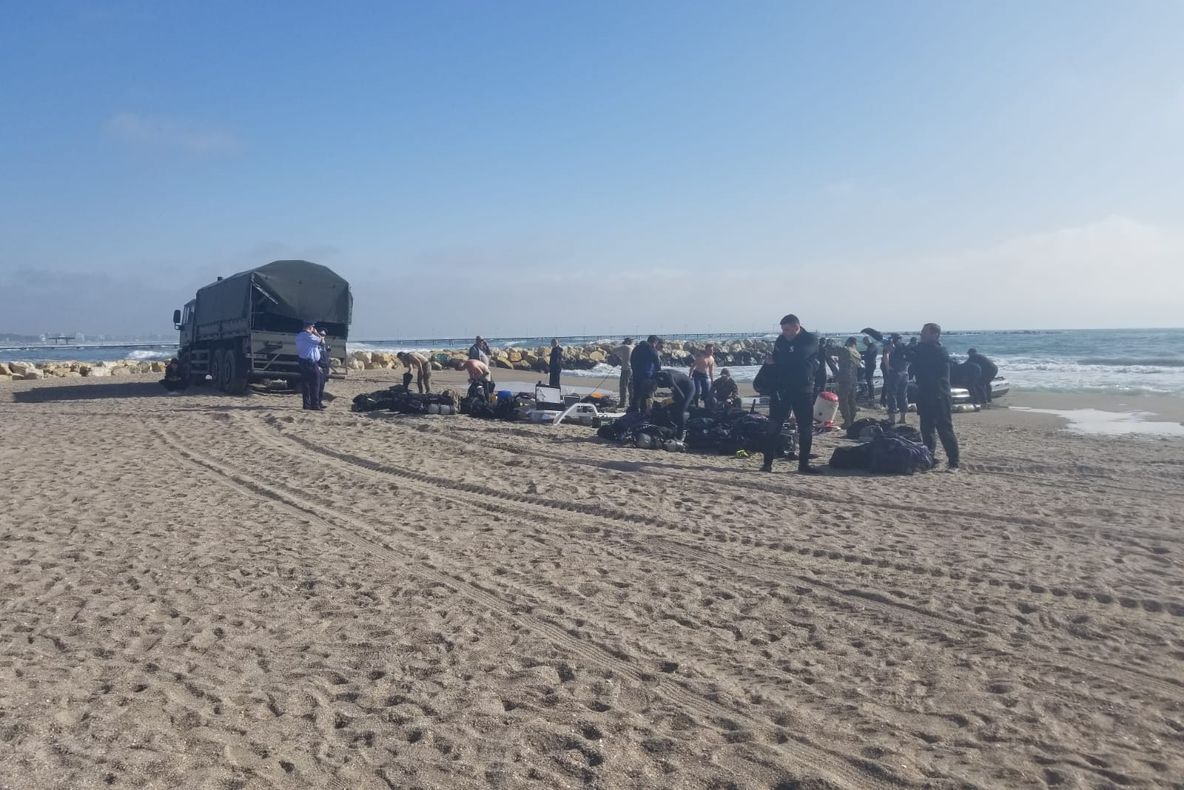 Au fost reluate căutările adolescentului dispărut în valurile mării în Mamaia (VIDEO)