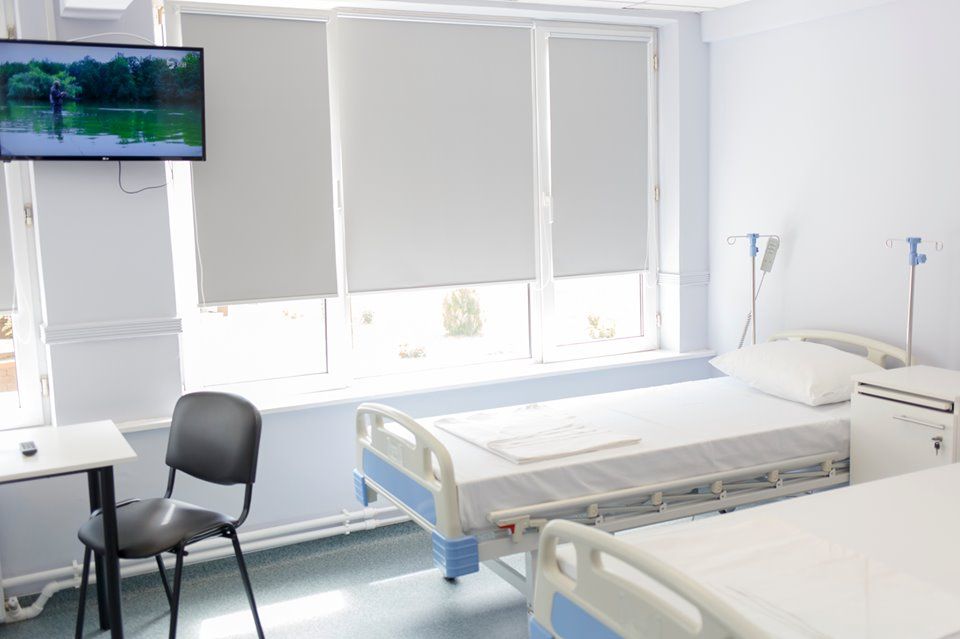 Sute de persoane au ajuns la Spitalul de Boli Infecțioase după ce au consumat alimente alterate