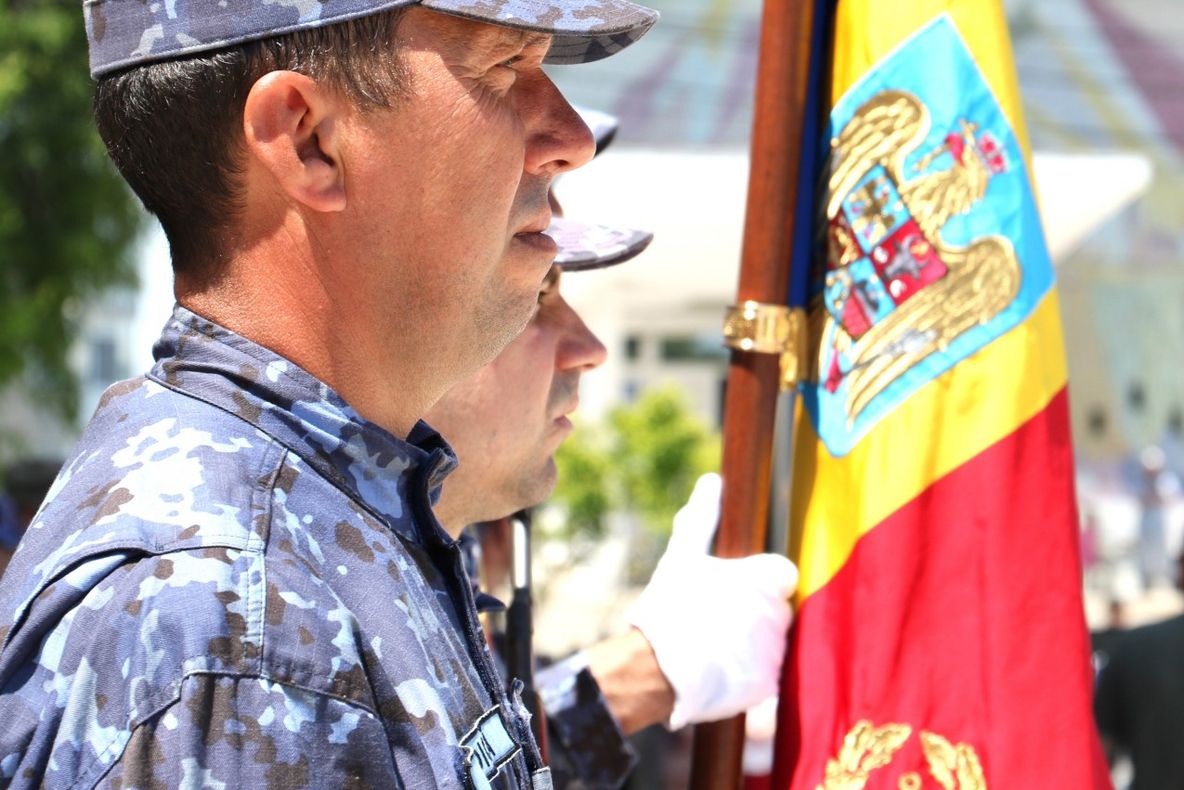 Marinarii militari, prezenți la Ziua Drapelului Național