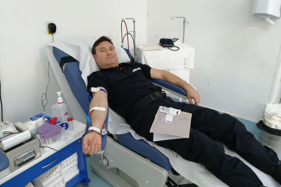 Jandarmii constănțeni donează sânge pentru semenii lor