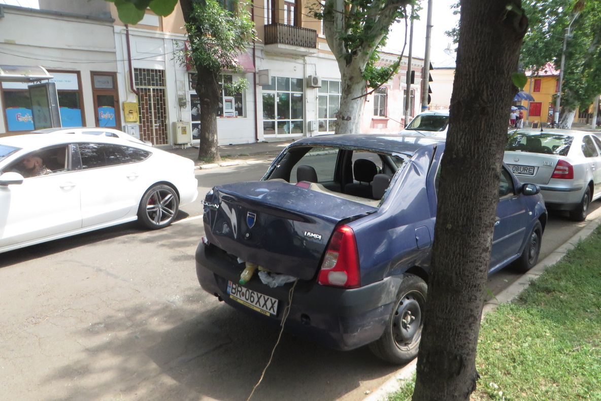 FOTO VIDEO | Trei victime în urma unui accident. O mașină a luat foc