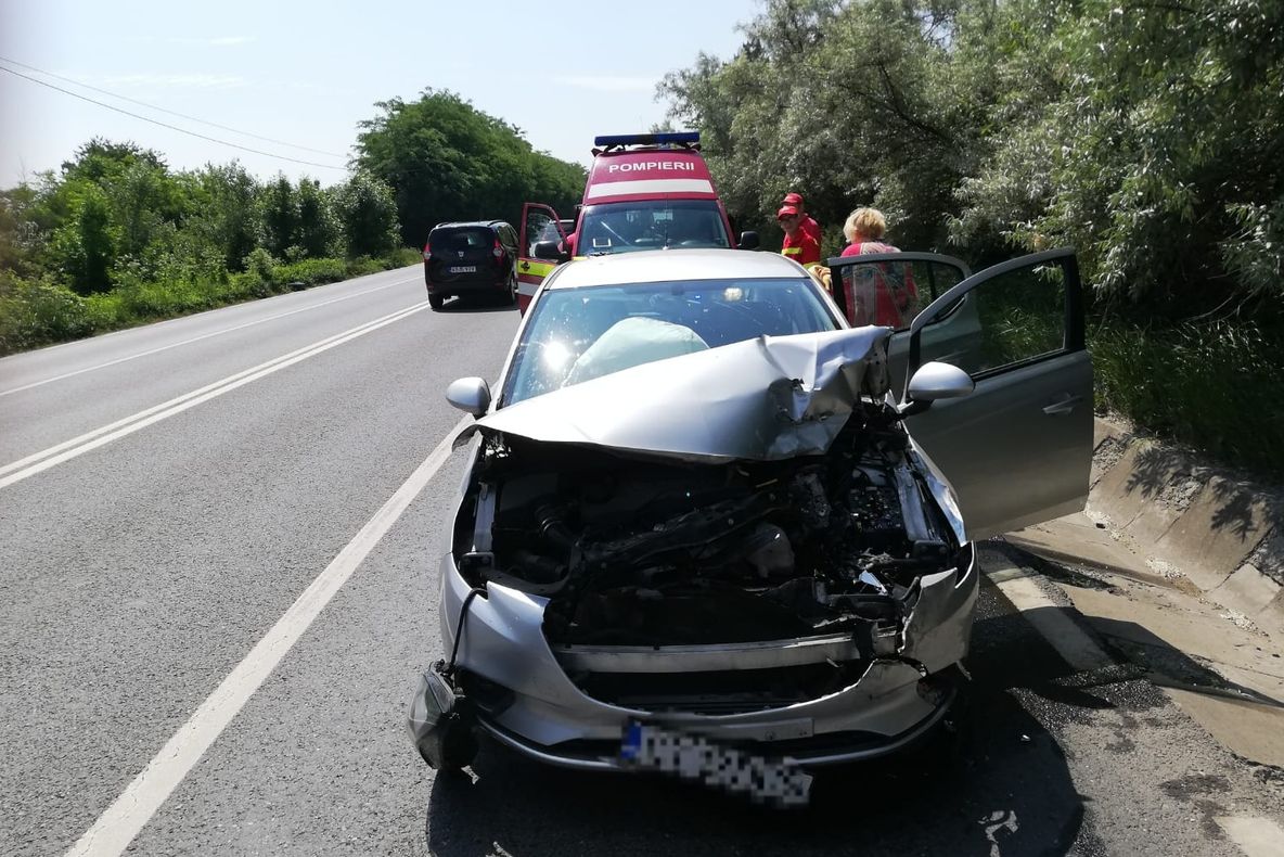 FOTO| Doi răniți, într-un accident rutier provocat de Mircea Băsescu
