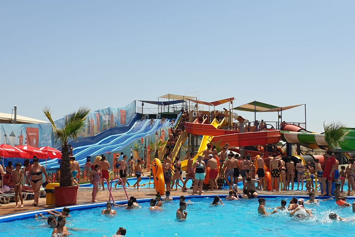 FOTO VIDEO| Aventură, veselie, bălăceală și atracții provocatoare la Eforie Aqua Park